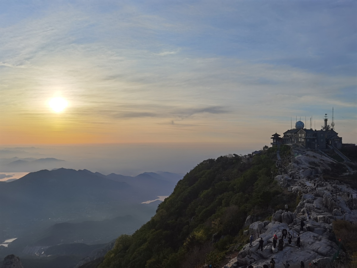 泰山日出东方