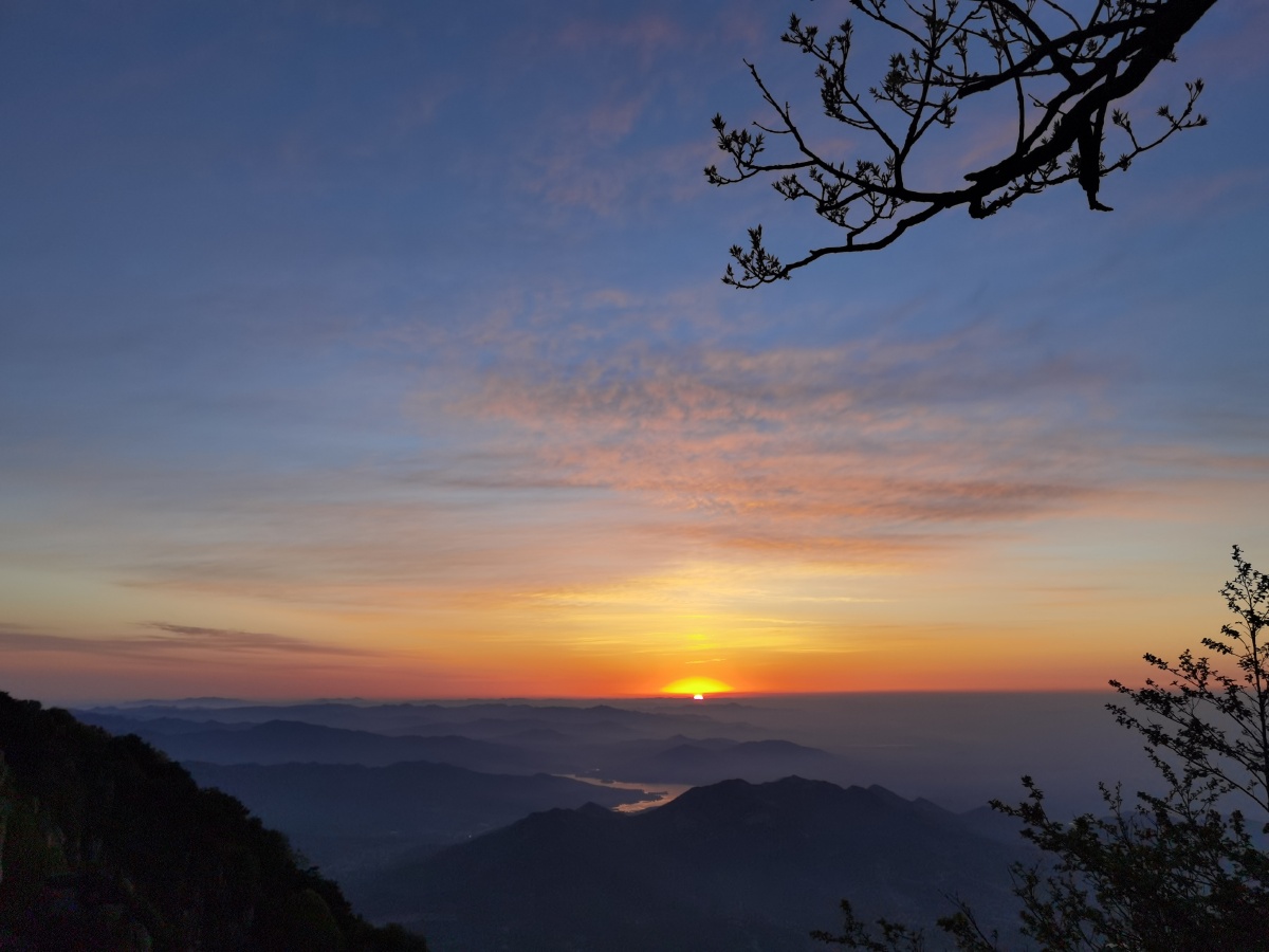 泰山日出东方