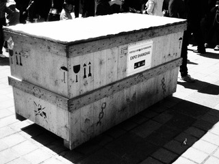 世博。野外箱子。