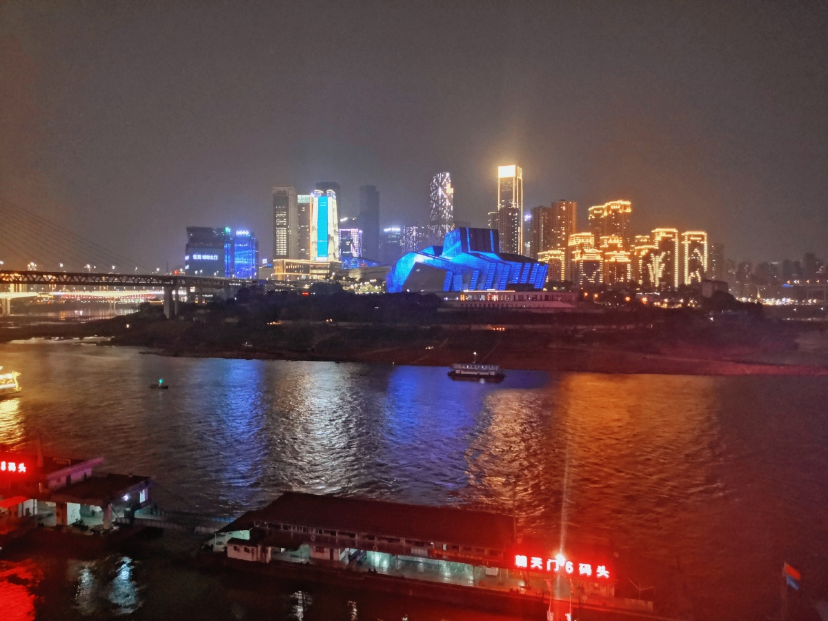 重庆来福士夜景朝天门游轮灯光秀大剧院嘉陵江千厮门大桥