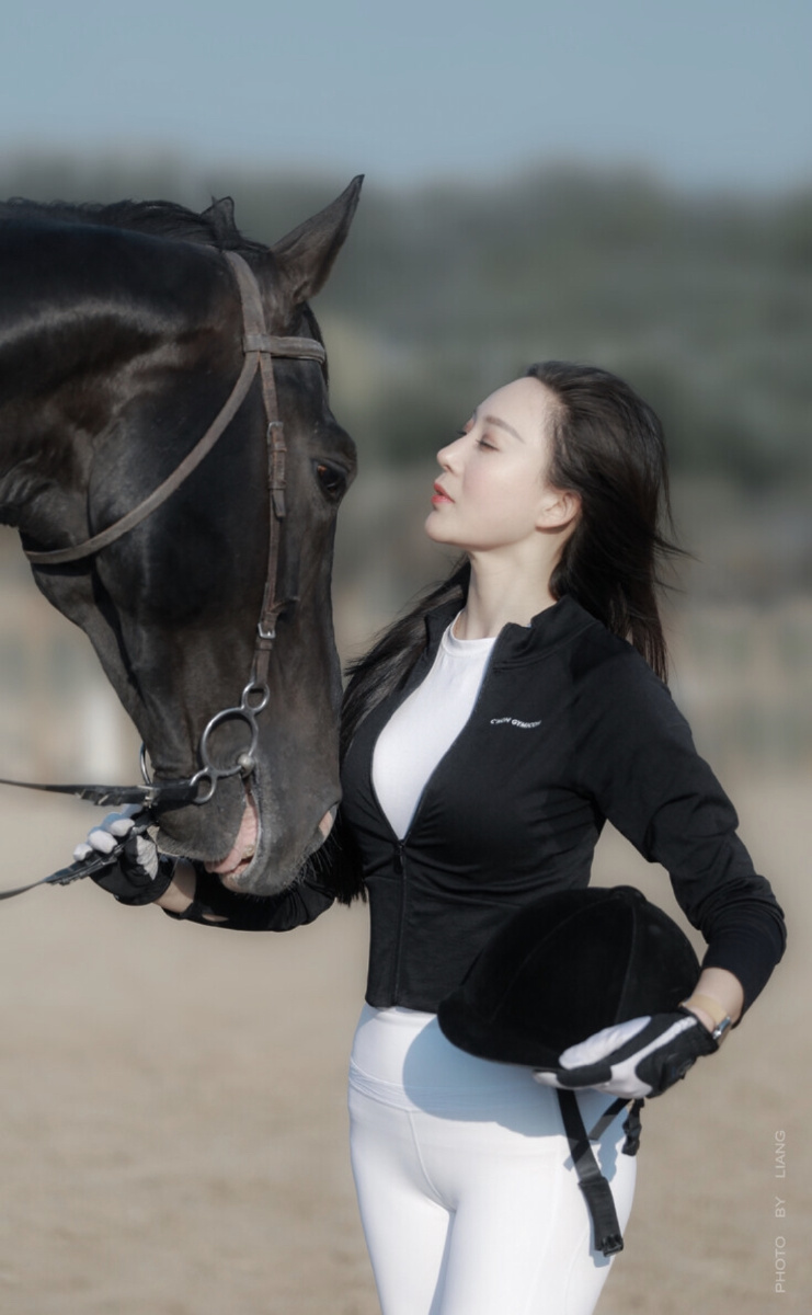 美丽的女人潇洒的骑士