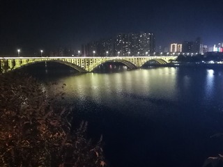 1825886