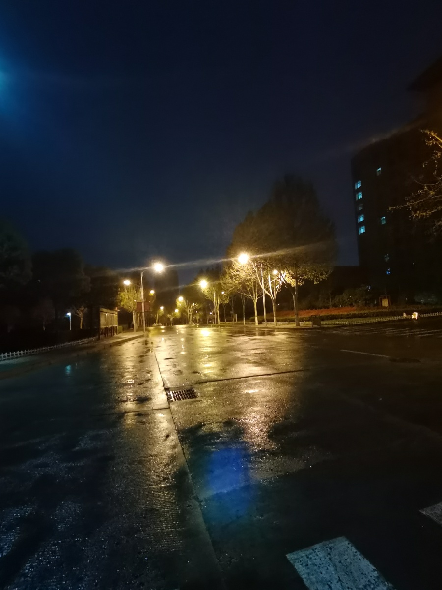 无滤镜记录下雨的夜晚