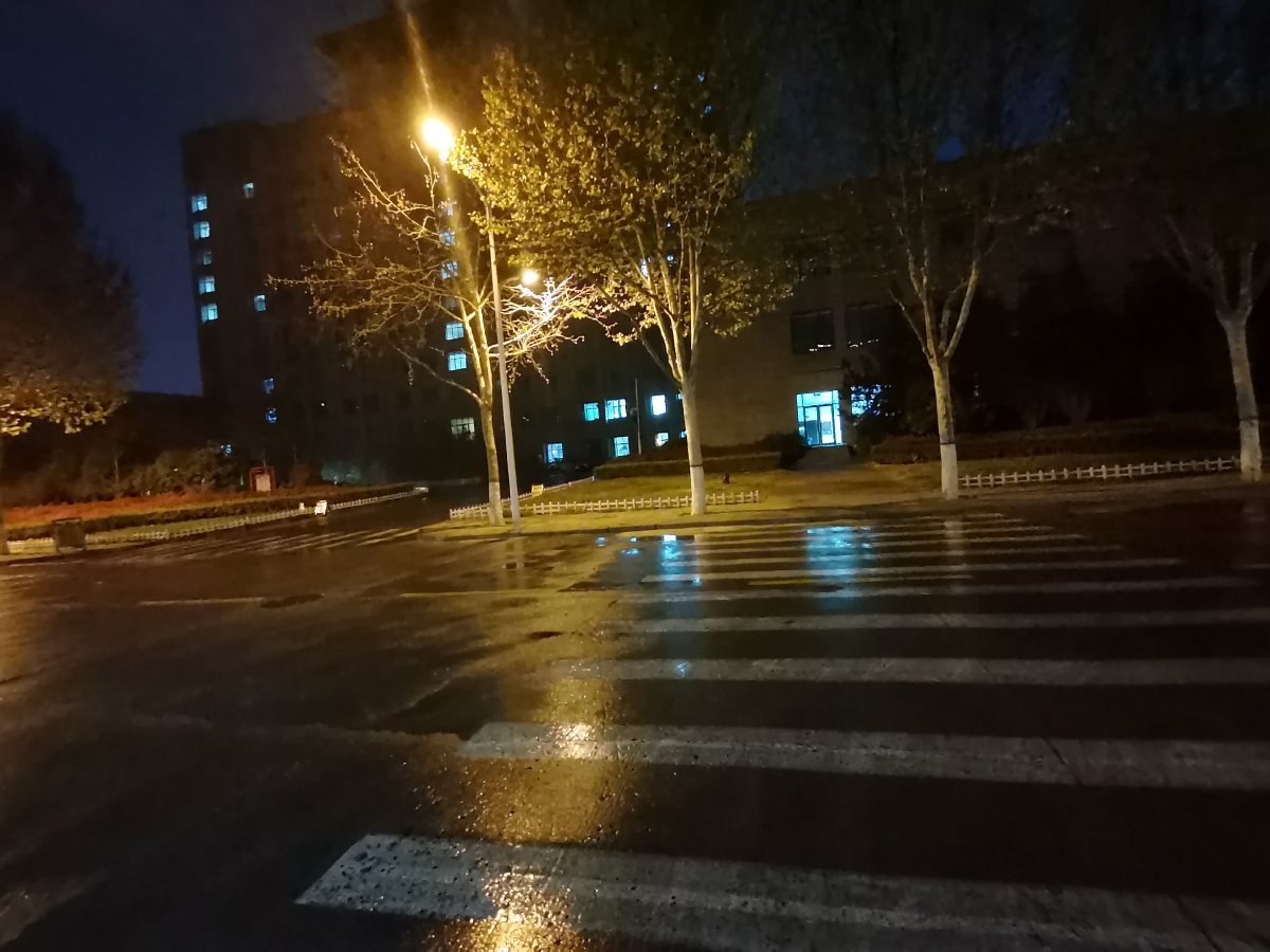 无滤镜记录下雨的夜晚