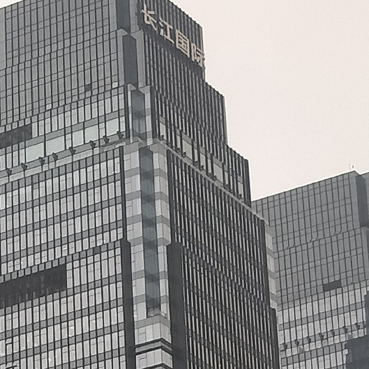 总要去趟重庆吧吹吹嘉陵江的晚风走走南滨路去趟长江国际感受山城的