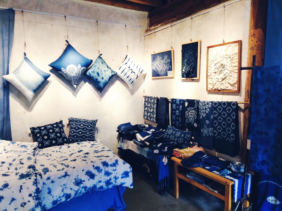 扎染的色彩原料均来自大自然,却能变幻出最美丽的靛蓝 - awkward226