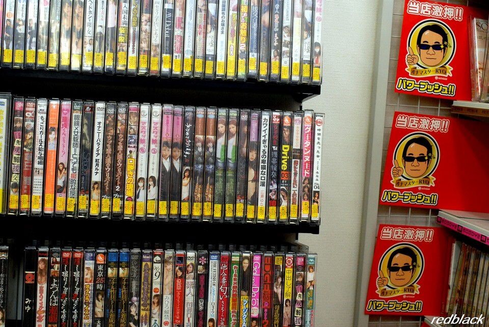 名古屋站的ビックカメラ店中的AV柜台