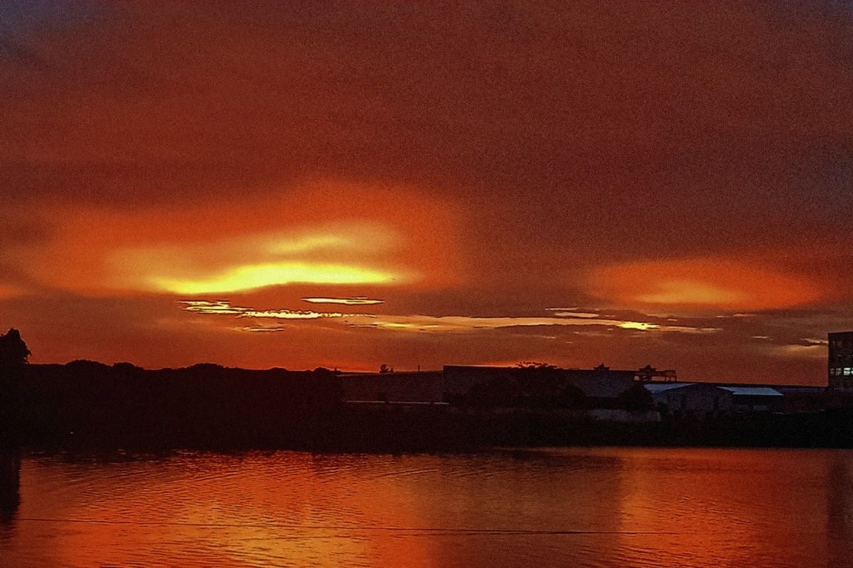 仙子29夏天很热但傍晚的风和晚霞真的很温柔