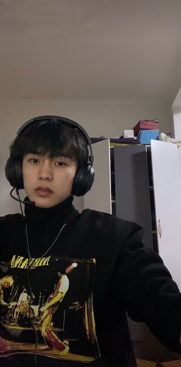 余庆伟yyds - 知晚175 - 图虫