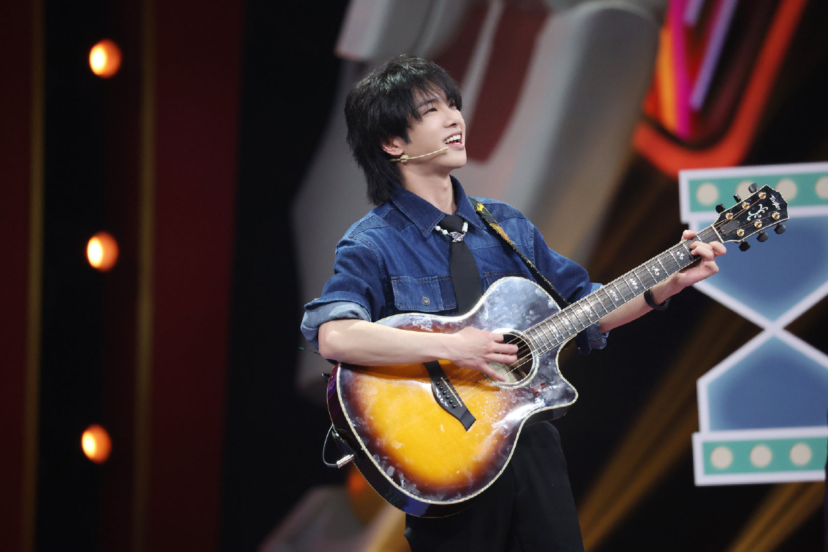 大哥进军舞蹈界哈哈哈华晨宇在王牌第一次跳舞