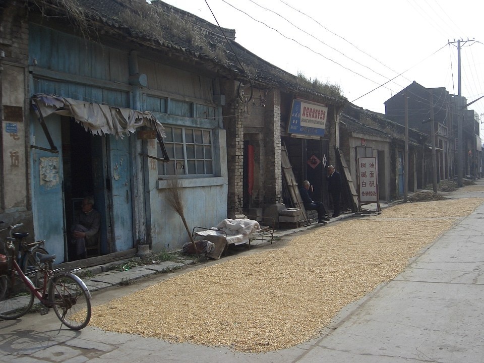 已迅速发展成为北方的商业集散中心,已经形成了12条大街,72条胡同