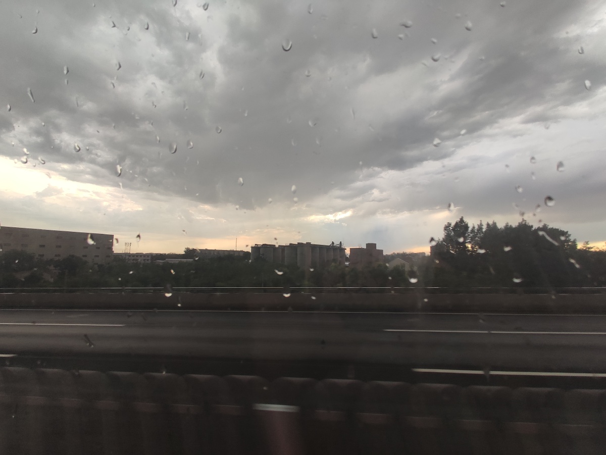 云朵云层克莱因蓝下雨雨滴