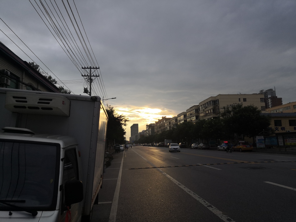 定州安国2021722傍晚实拍无滤镜循着光的方向