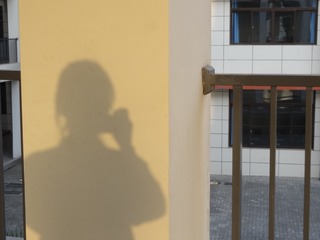 688807