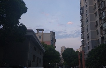 1751628
