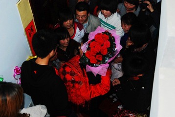 抱着媳妇闯N关