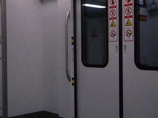 957427