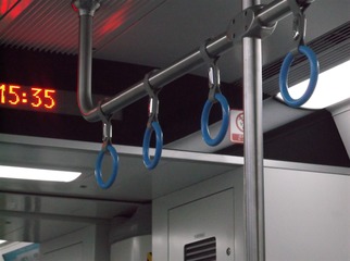 957428