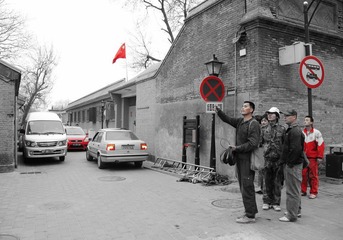还是跟着他们走吧