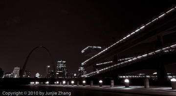 圣路易斯黑白夜景
