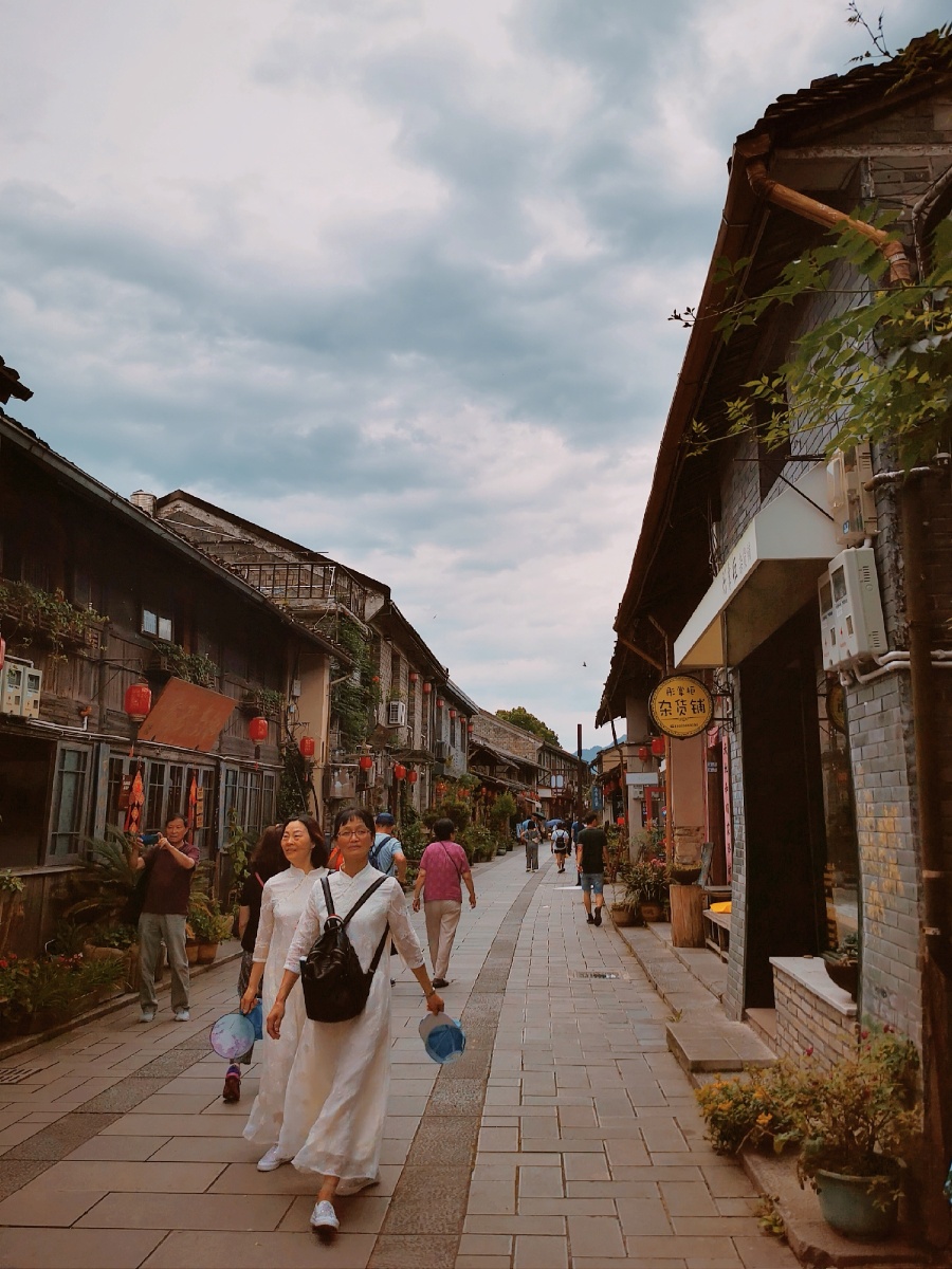 野去古堰画乡倚窗听雨看江帆老街有味是芳华