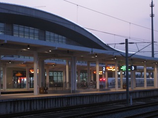 1371640
