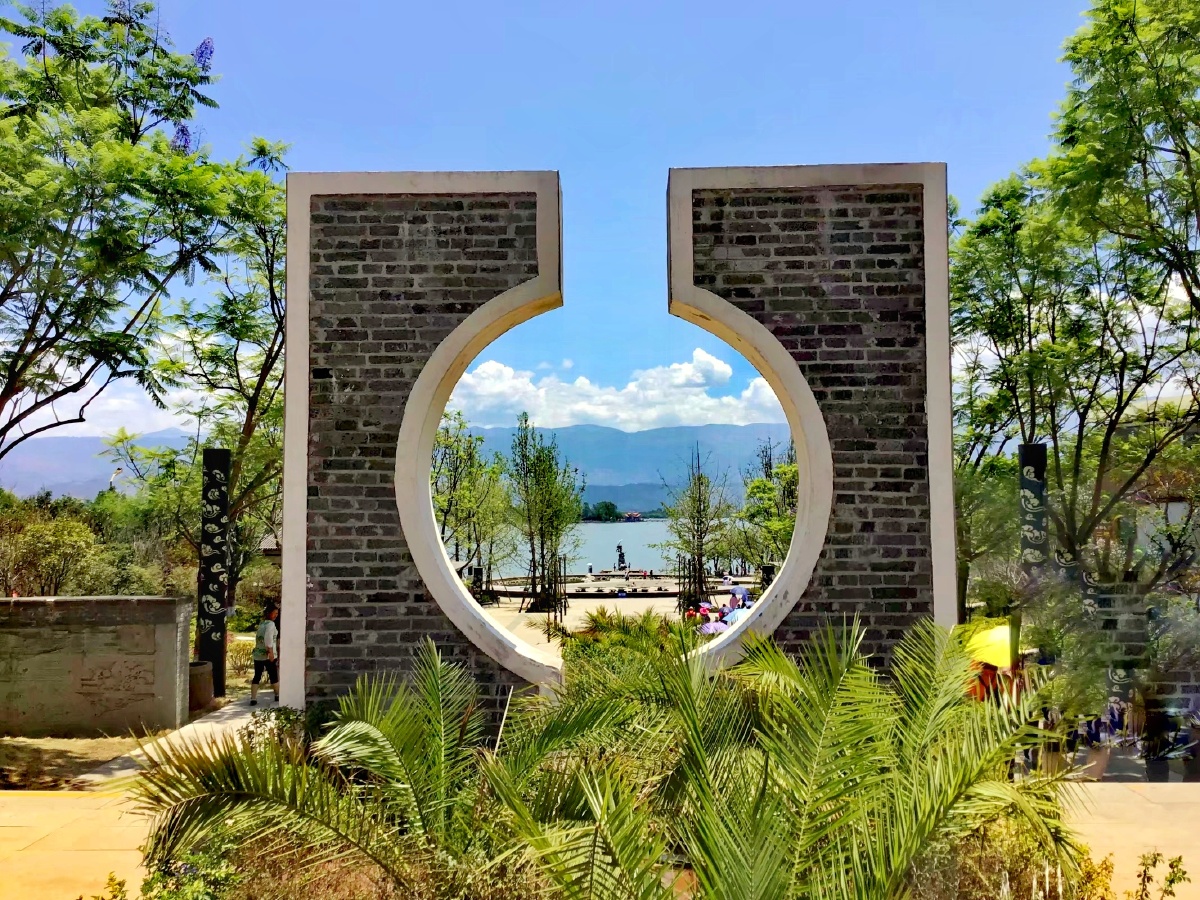 透视邛海照壁墙