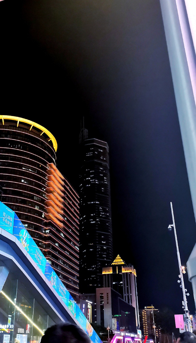 在这里呆了一下午见证了赛格电脑城的摇晃后依然无恙