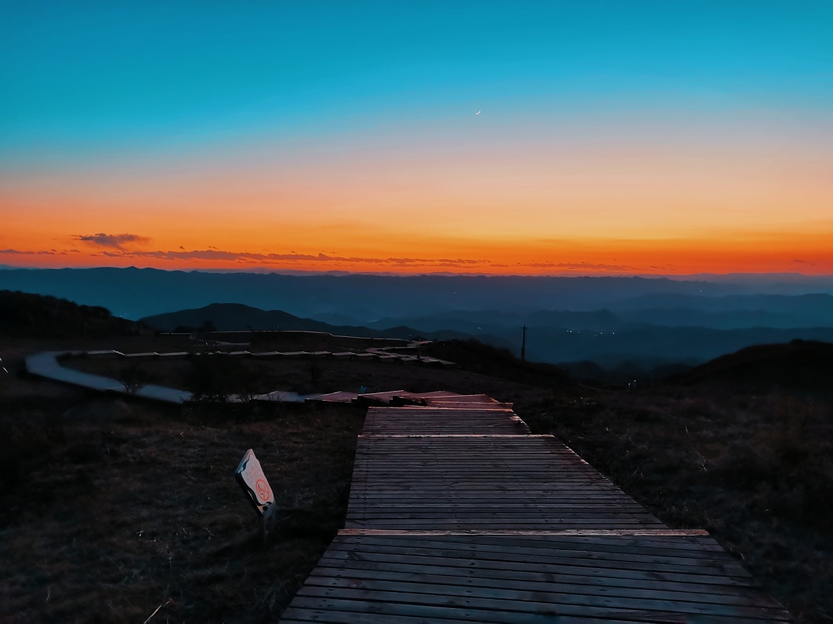 贵州屋脊韭菜坪上看夕阳 - 无谓山海 - 图虫