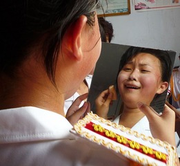 妆面“花了”