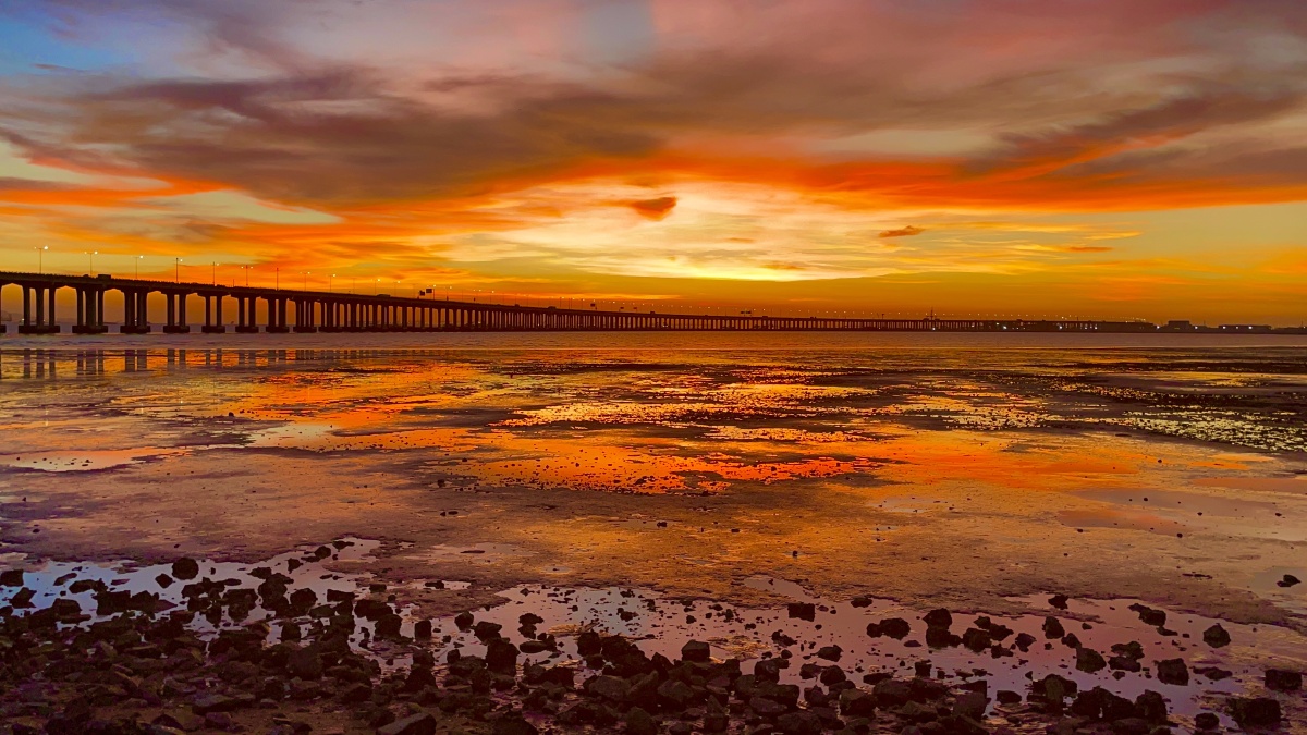 周一的你又奔赴海边追日落黄昏了