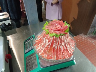 425