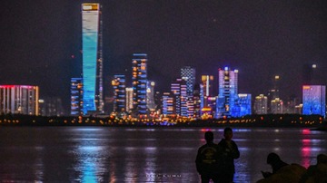 10808