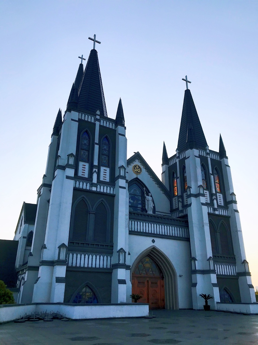 坐落在苏州阳澄湖畔的天主教堂