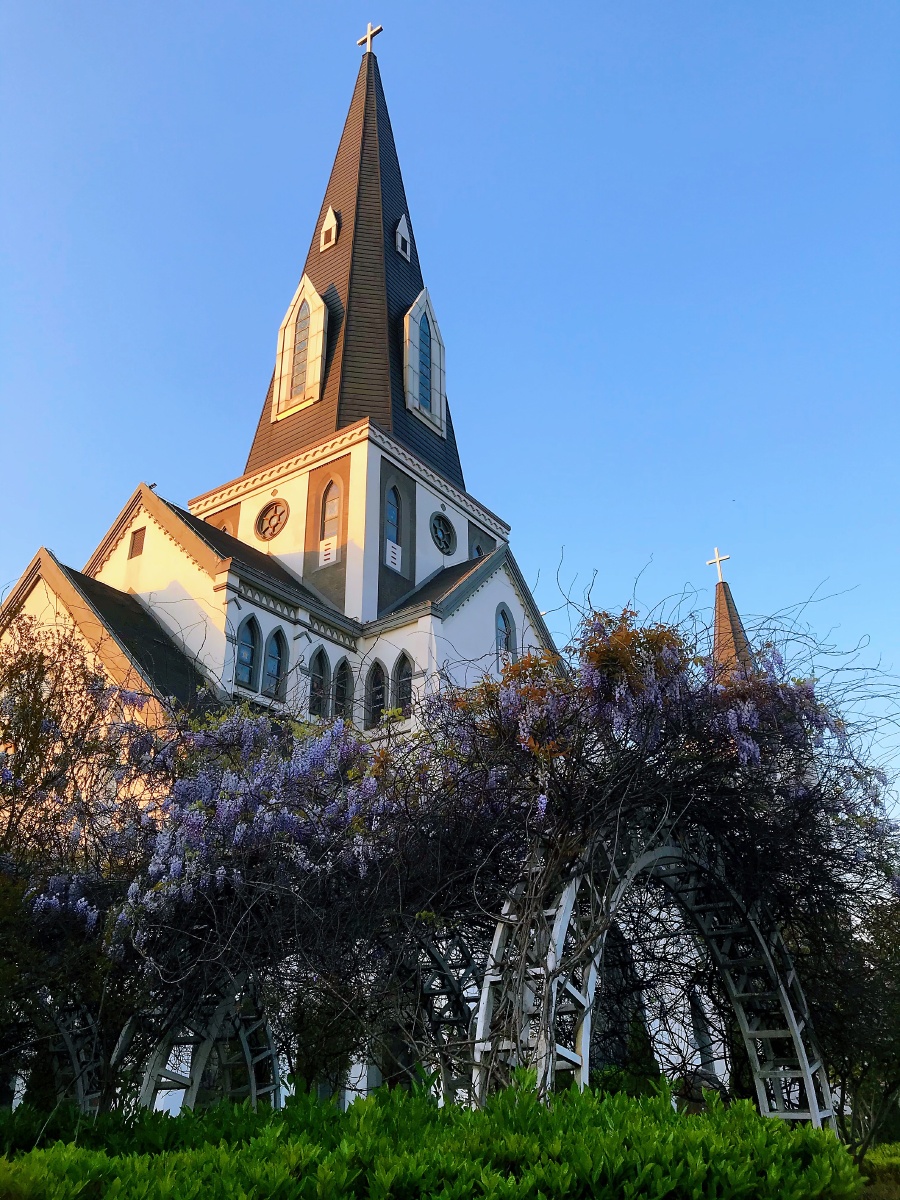 坐落在苏州阳澄湖畔的天主教堂