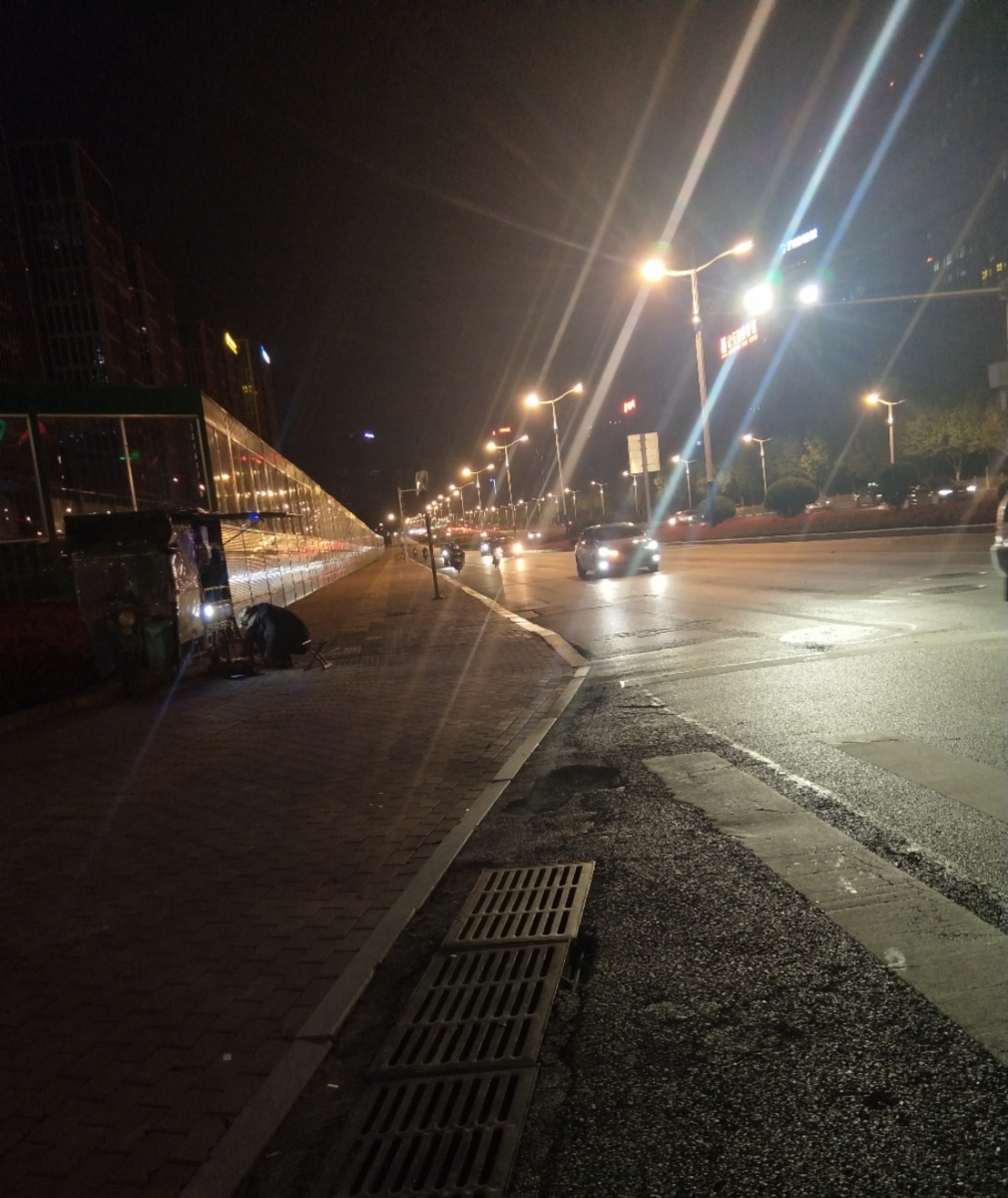 晚上十点的街角