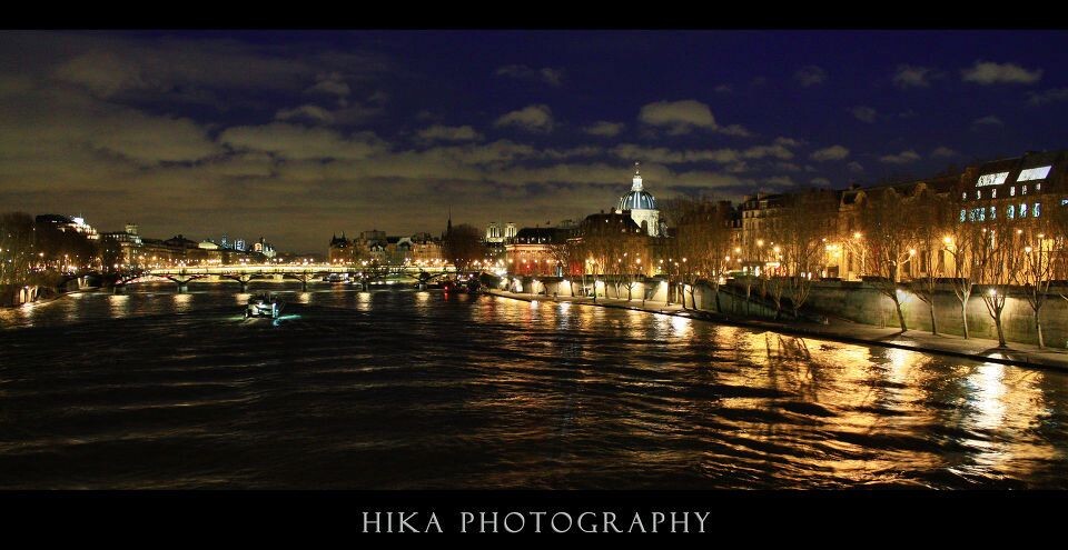 La Seine<br />
手持+套头用户看到此情此景只能说：巴黎我爱你