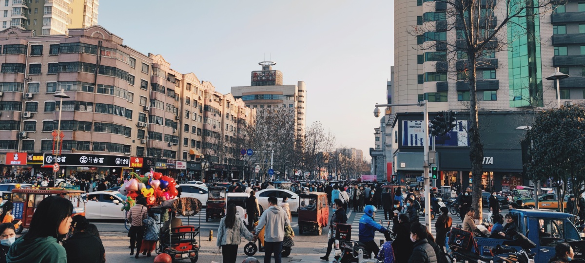 匆匆忙忙人来人往陌路相识擦肩而过