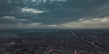 553