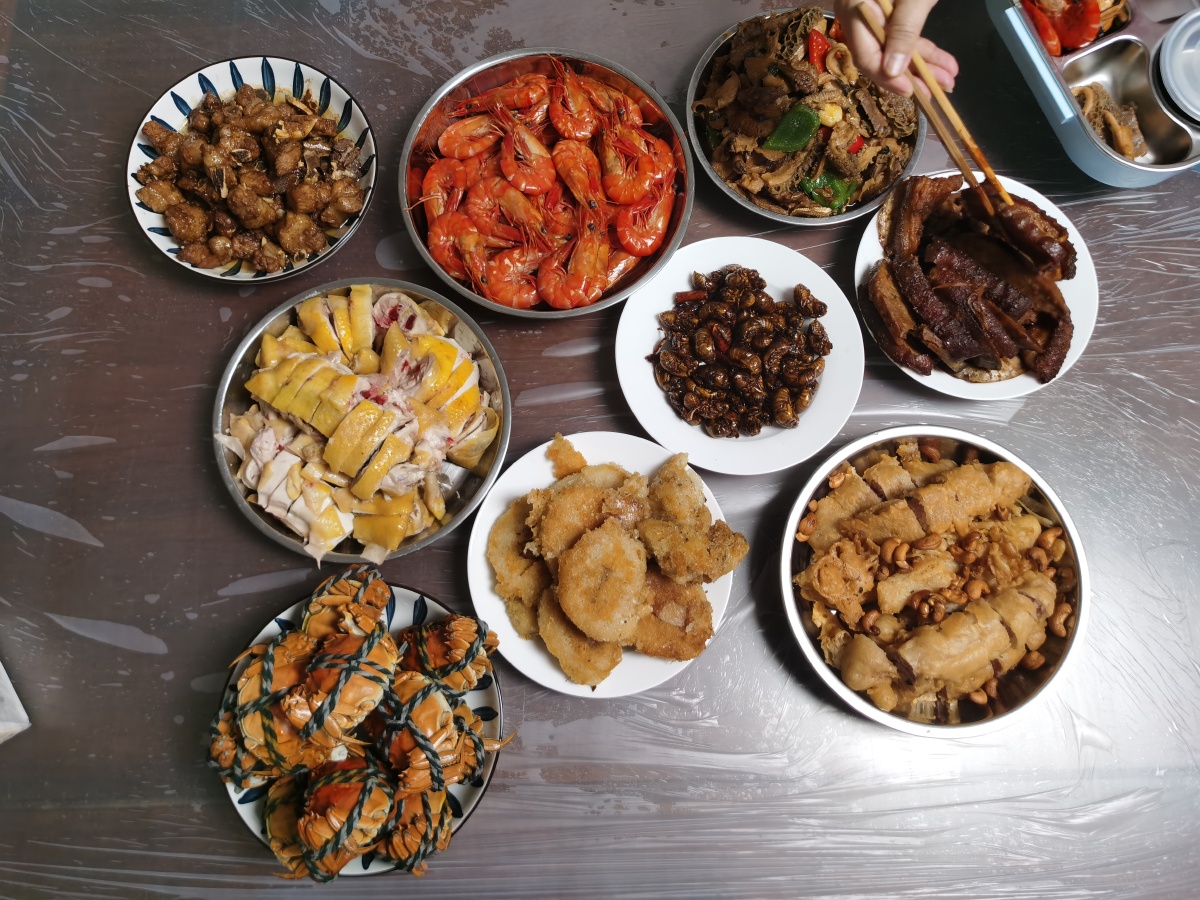 吃饭啦今天姑婆生日一家人一起在家帮姑婆贺寿呀祝姑婆生日快乐天天