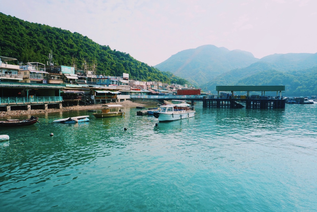 南丫岛的码头海水很是清澈