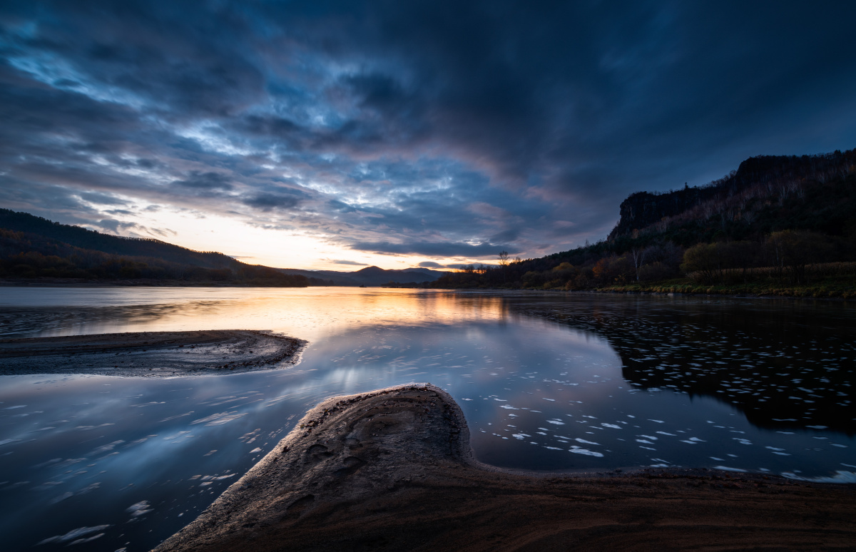 傍晚河流唯美意境