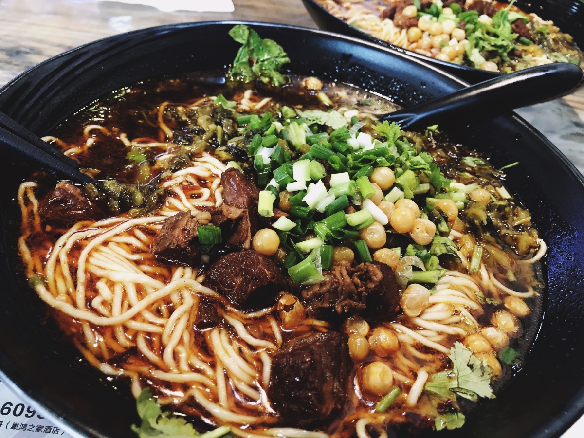 简简单单酸菜牛肉重庆小面