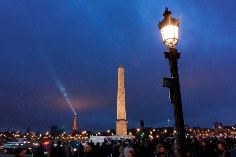 place de la concorde 协和广场<br />
巴黎行最后一晚,要乘地铁去火车站的最后一刻拍下的。巴黎我会再来的。