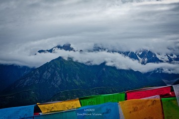 南迦巴瓦峰与经幡