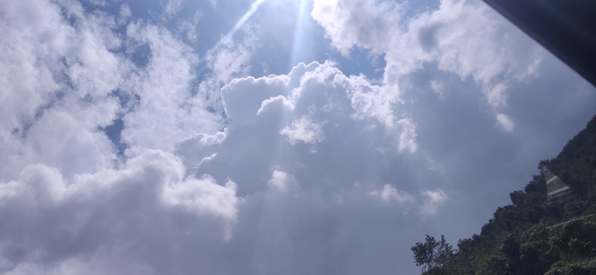 把亮度调到最大,会发现不一样的天空