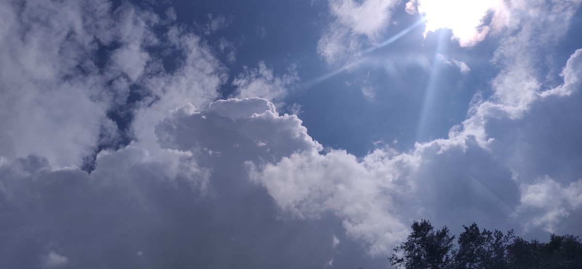 把亮度调到最大,会发现不一样的天空