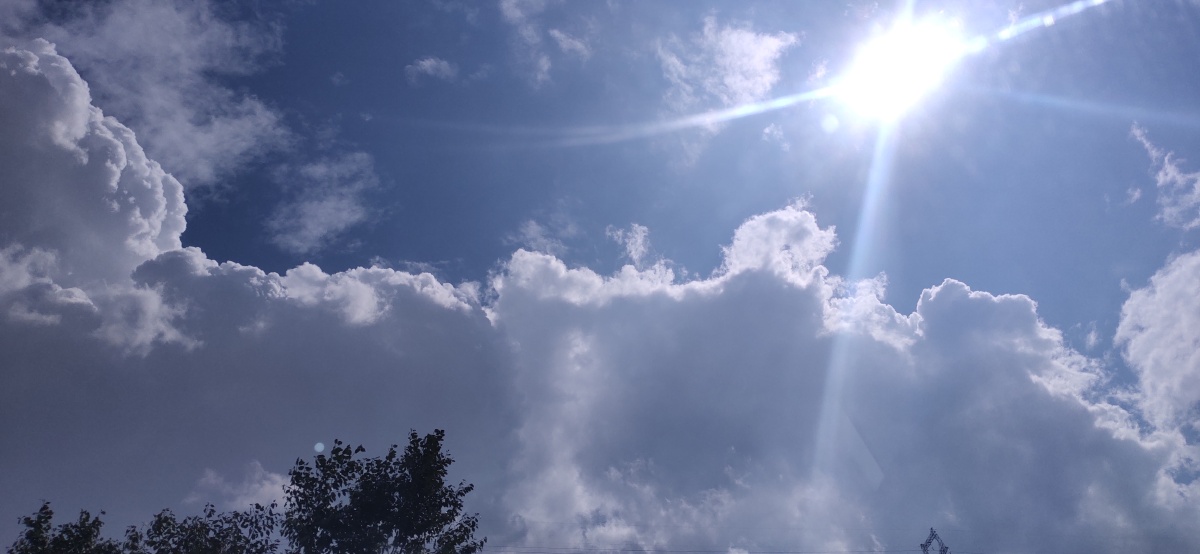 把亮度调到最大,会发现不一样的天空