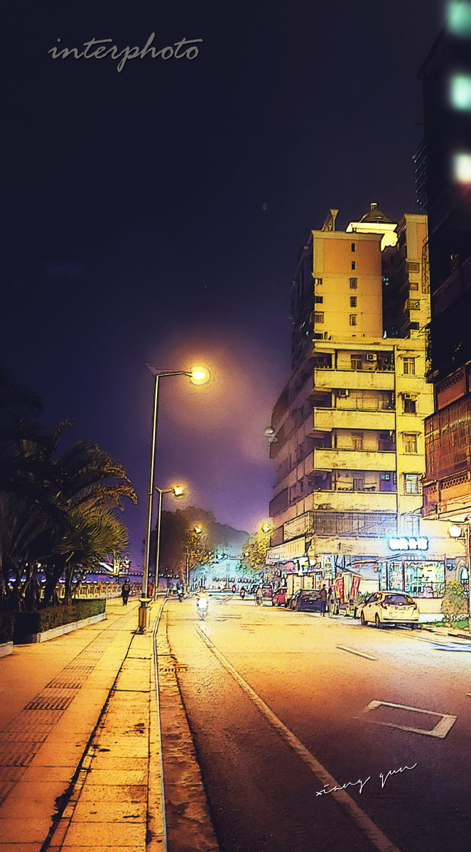 夜里街头的路灯