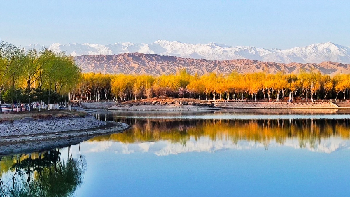 心宽无处不桃源何处不是水云间甘肃嘉峪关南湖